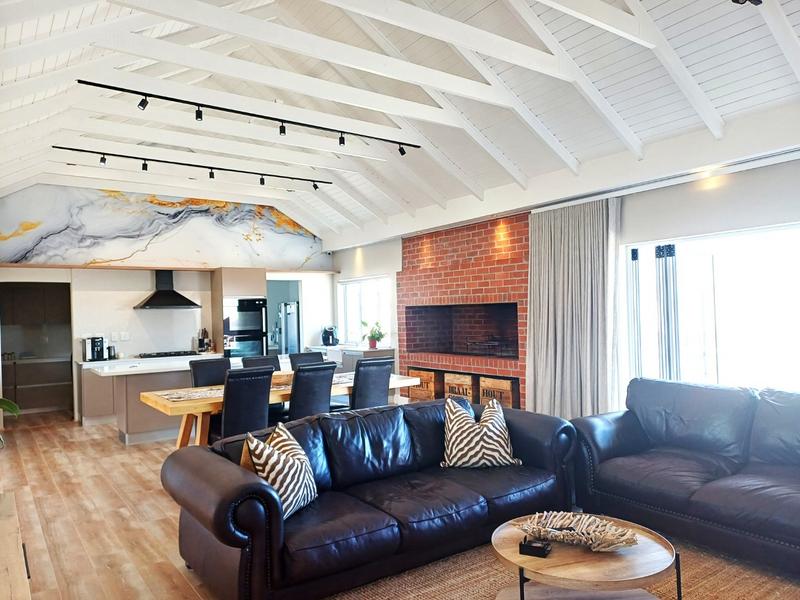 5 Bedroom Property for Sale in Pearl Bay Western Cape